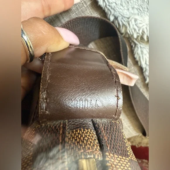 Authentic Louis Vuitton Damier Ebene Crossbody - Picture 11 of 15